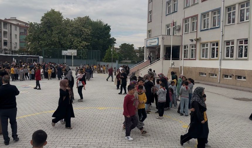 5.6'lık Deprem Malatya'yı Sokağa Döktü