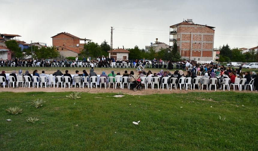 Anneler Günü Cemal Gürsel Mahallesi'nde Şölen Havasında Kutlandı