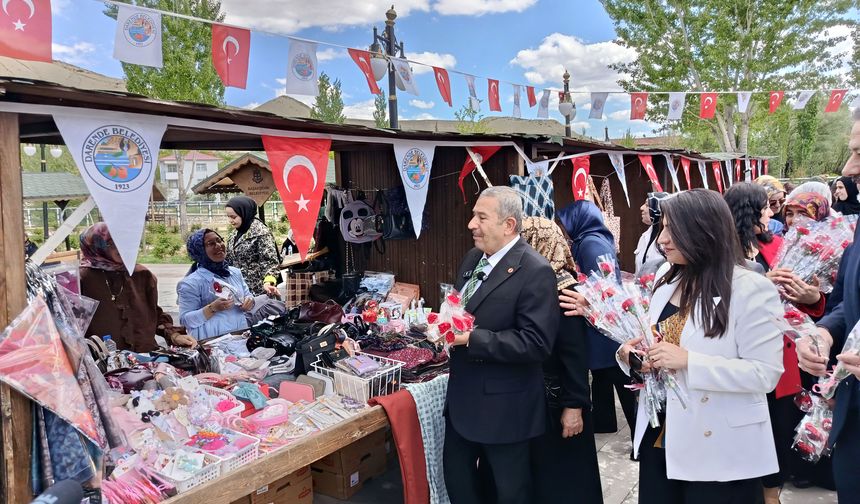 Darende'de Anneler Günü Şenliğine Yoğun İlgi