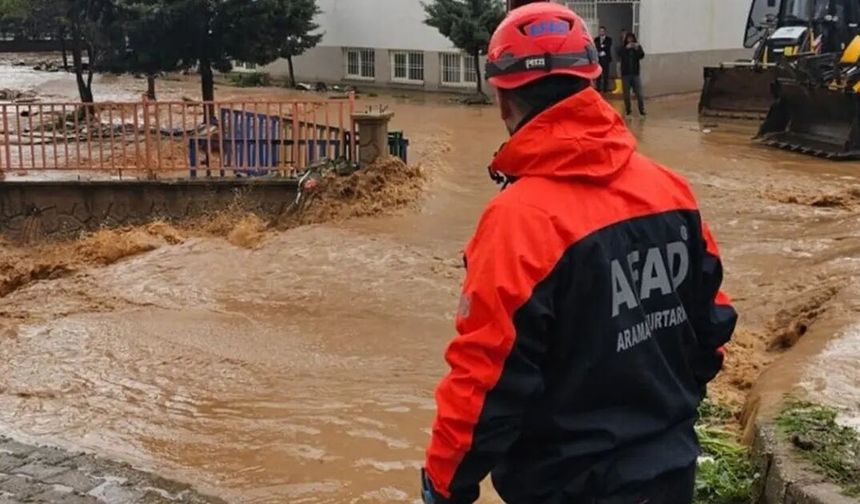 Fırtına ve yağışta can kaybı: 2 ölü, 33 yaralı