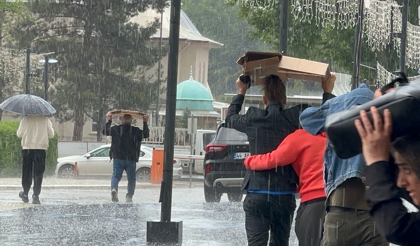 Malatya'da Aniden Bastıran Dolu Hayatı Felç Etti