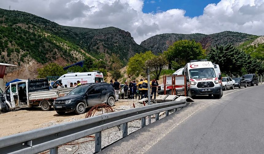 Malatya'da Kamyonet Şantiyeye Girdi: 3 Yaralı