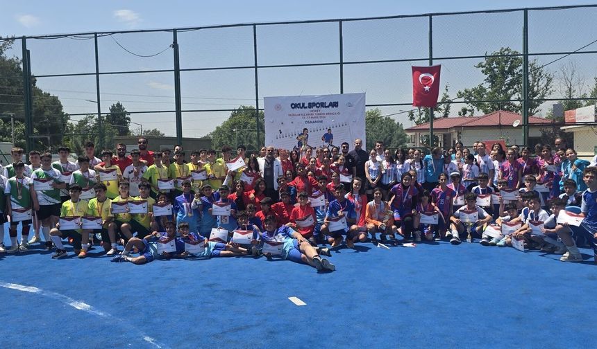 Milli Egemenlik Ortaokulu Hokey Takımı Türkiye Şampiyonu Oldu