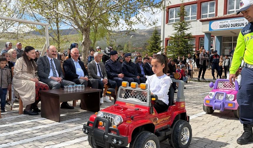 Miniklere Trafik Dersi: Jandarmadan Uygulamalı Eğitim