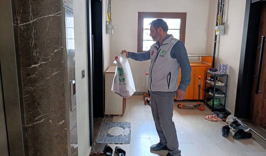 Umut Kervanı'ndan İhtiyaç Sahibi Ailelere Kurban Eti Desteği