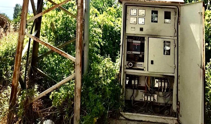 Açık Elektrik Panoları Mahalleliyi Endişelendiriyor