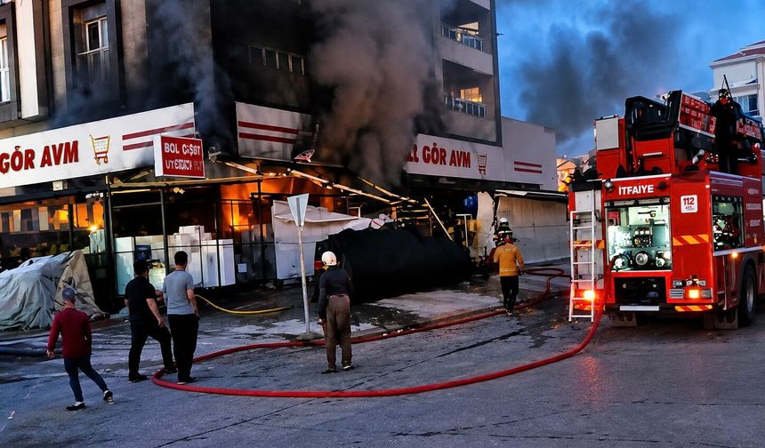 AVM'de Yangın: Büyük Çaplı Hasar Oluştu