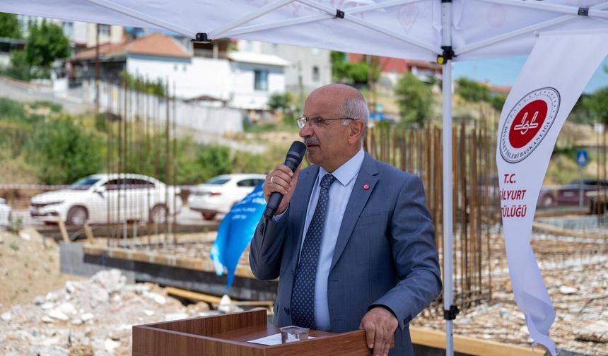 Başkan Er, Cami Temel Atma Töreninde Eksik Gördü Talimat Verdi