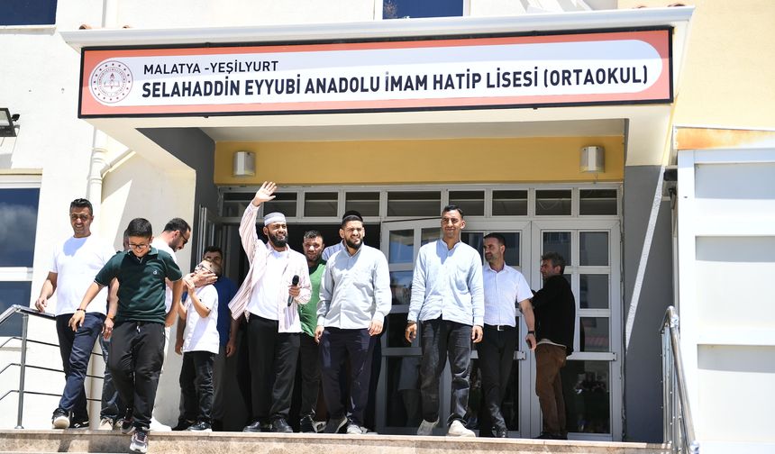 Celal Karatüre Malatyalı Öğrencilerle Buluştu, Yer Gök Allah Nidalarıyla İnledi
