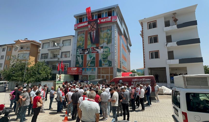 CHP Malatya İl Binası Önünde Protesto: Barış Yıldız'dan Yeni Yönetime Sert Tepki