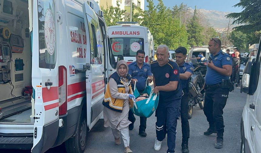 Cinnet Geçiren Kişi Ailesini Silahla Yaraladı