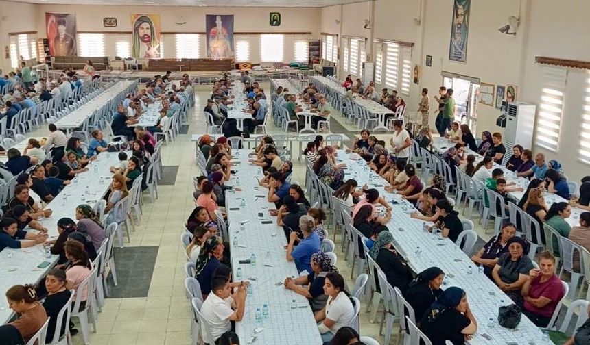 Engüzek Cem ve Kültür Evi'nde Bin Kişilik Aşure Lokması