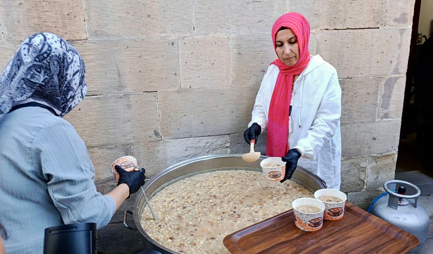 Kadın Esnafların Aşuresi Gönülleri Isıttı