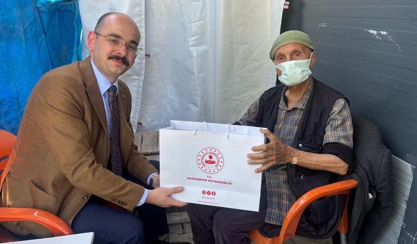 Kaymakam Sungur'dan Babalar Günü'nde Anlamlı Ziyaret