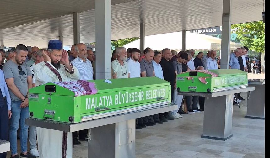 Malatya'daki Aile Faciasında Anne ve Kız Son Yolculuğuna Uğurlandı