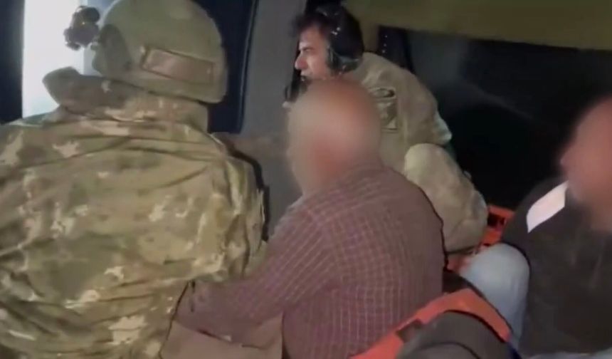 Sarp Arazide Mahsur Kalan Vatandaşlar Askeri Helikopterlerle Kurtarıldı