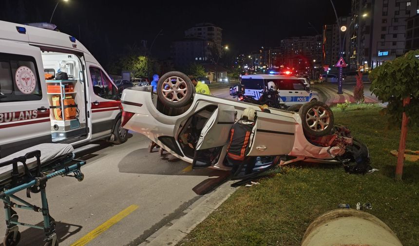 Şentepe Mezarlık Kavşağı'nda Trafik Kazası: 2 Yaralı
