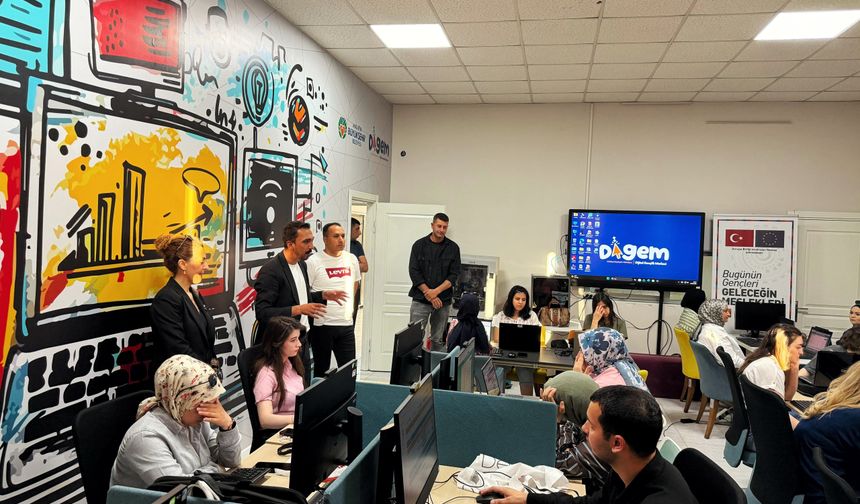 Türk Büro-Sen'den Adalet Adaylarına Ücretsiz Klavye Kursu Desteği