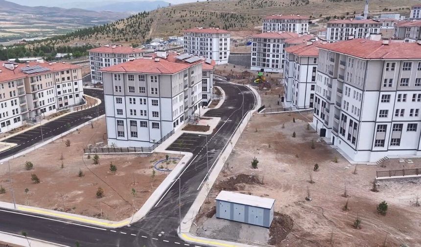 Vali Yavuz: '9 Temmuz'dan İtibaren Akoğuz Kışlası'ndaki Konutları Teslim Etmeye Başlıyoruz'