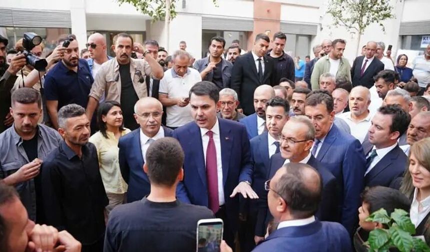 Bakan Kurum Malatya'da Bakırcılar Çarşısı'nı açtı, depremzede aileye misafir oldu