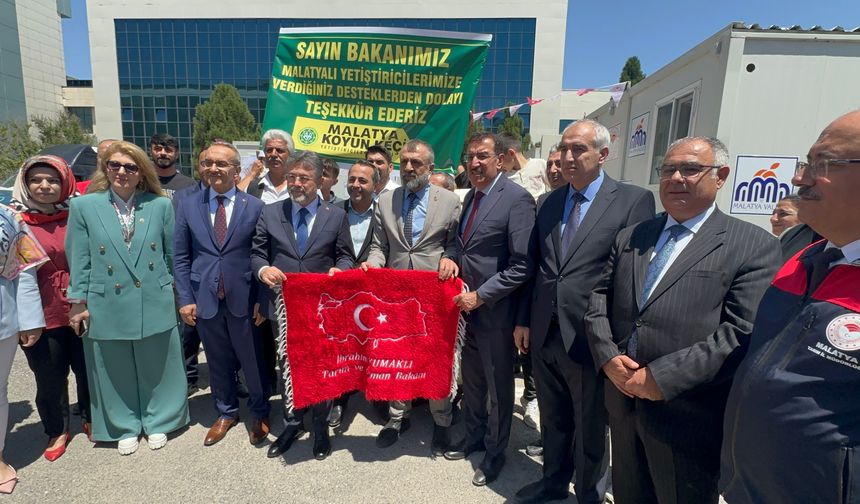 Bakan Yumaklı, Çoban Evi Konteynerlerinin Anahtarlarını Yetiştiricilere Teslim Etti