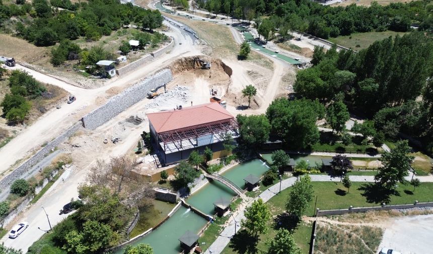 Battalgazi'de Tasarruf Seferberliği: Park ve Bahçeler Kendi Ürettiği Çim ve Fidanlarla Güzelleşiyor