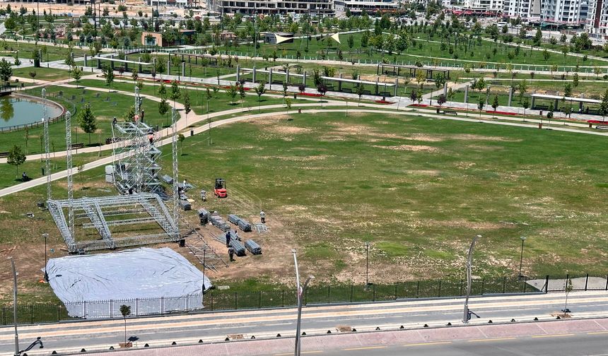 Festivalin Kalbi 100. Yıl Kent Parkı'nda Atacak! Dev Sahne Kuruluyor
