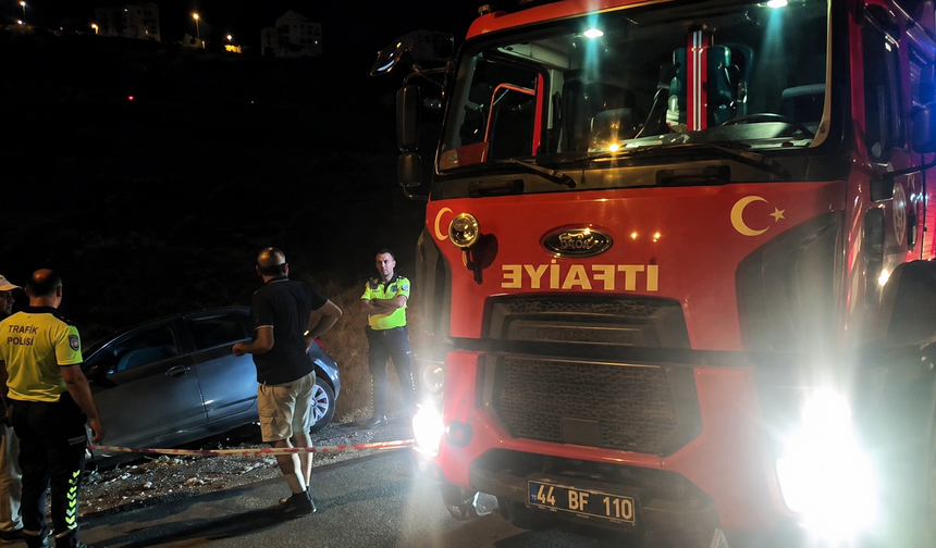 Kontrolden Çıkan Otomobil Kanala Düşmekten Son Anda Kurtarıldı