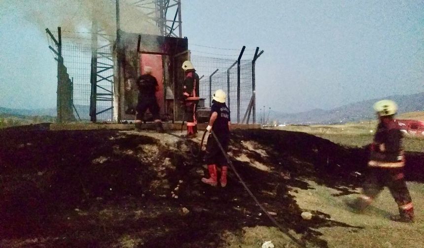 Malatya-Elazığ Yolundaki Baz İstasyonunda Yangın