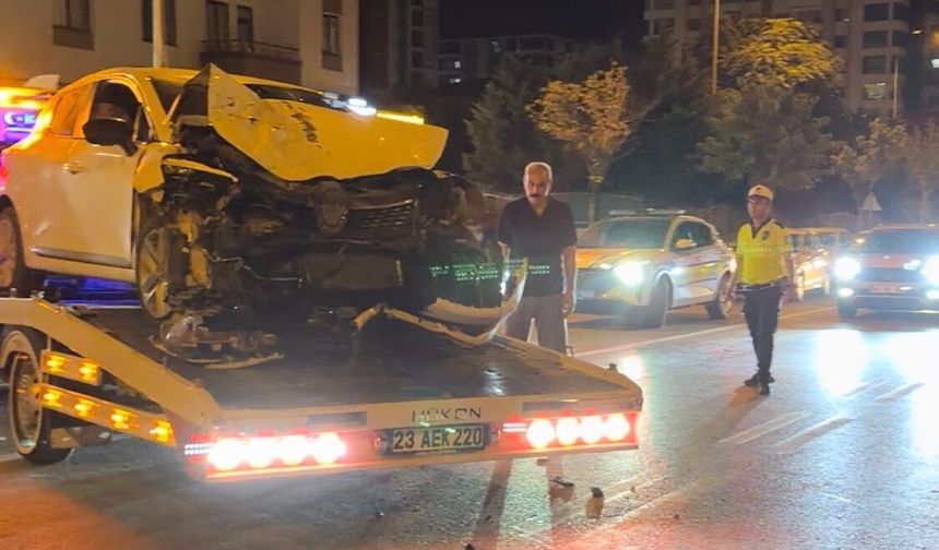 Malatya'da Pikap ile Otomobil Çarpıştı: 3 Yaralı