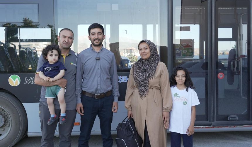 Otobüste Unutulan Ziynet Eşyası Dolu Çanta Sahibine Teslim Edildi