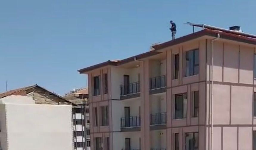 TOKİ Şantiyesinde Alacak İddiası: Çatıya Çıkıp Sesini Duyurmaya Çalıştı