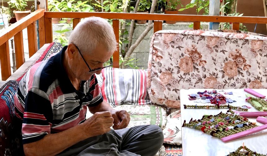 Doğadan Topluyor, Nazarlığa Dönüştürüyor