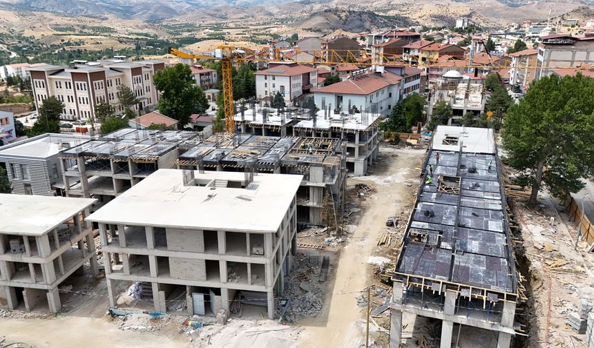 Hekimhan'da Yeni Çarşı Projesinde İnşaatlar Yükselmeye Başladı