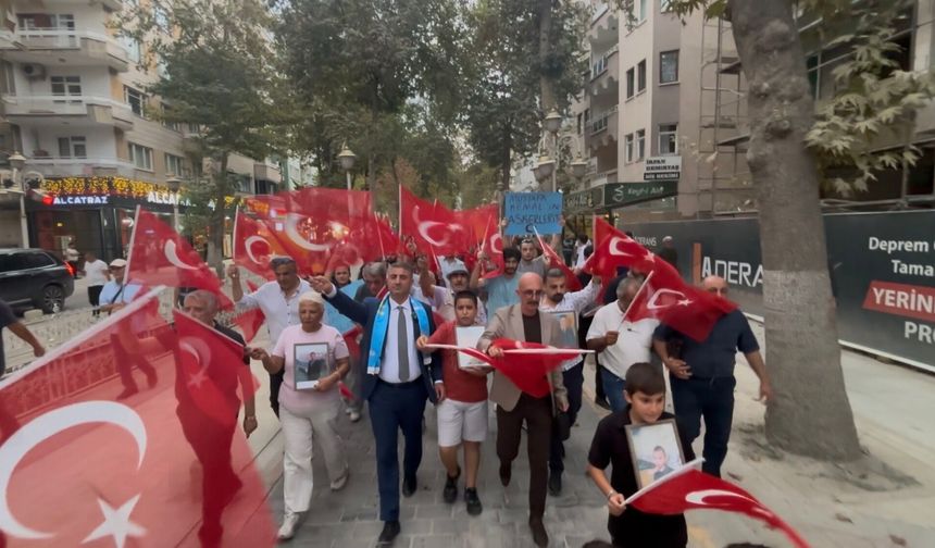 İYİ Parti'den Bayrak Yürüyüşü: 'İhanetin Zaman Aşımı Yoktur'