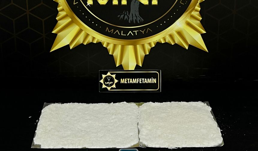Sokak Satıcısına Fiziki Takip: 900 Gram Metamfetamin Ele Geçirildi