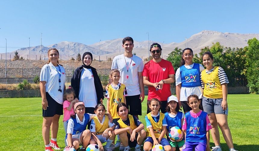 UEFA Playmakers Programı Malatya'da Minik Kızları Futbolla Buluşturdu