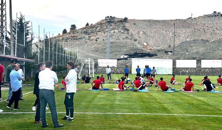 Yeşilyurtspor Kulüp Başkanı Ayhan: 'Güçlü ve Sürdürülebilir Bir Takım Kuruyoruz'