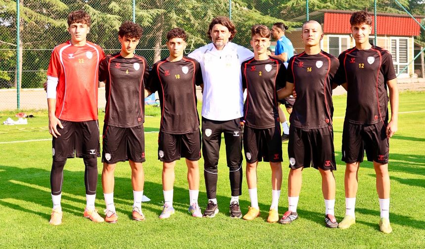 Yeşilyurtspor'un Genç Yetenekleri Kampta Göz Dolduruyor