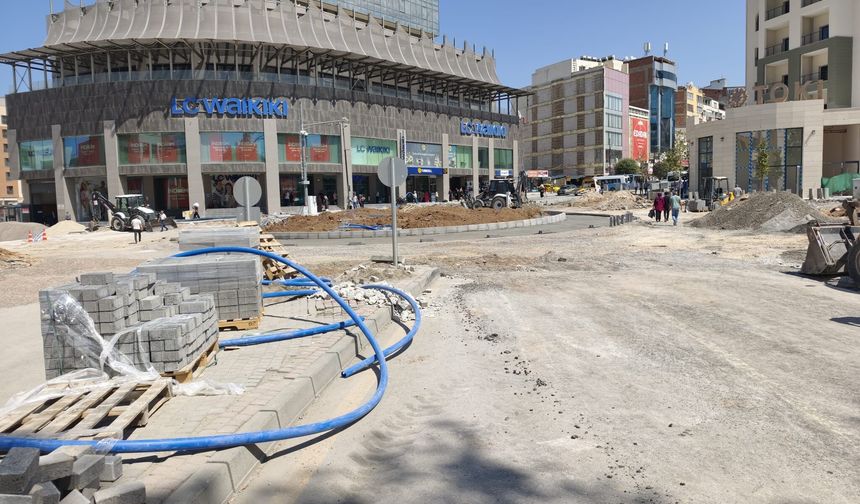 Akpınar'da Yol Ve Kavşak Düzenleme Çalışmaları Sürüyor