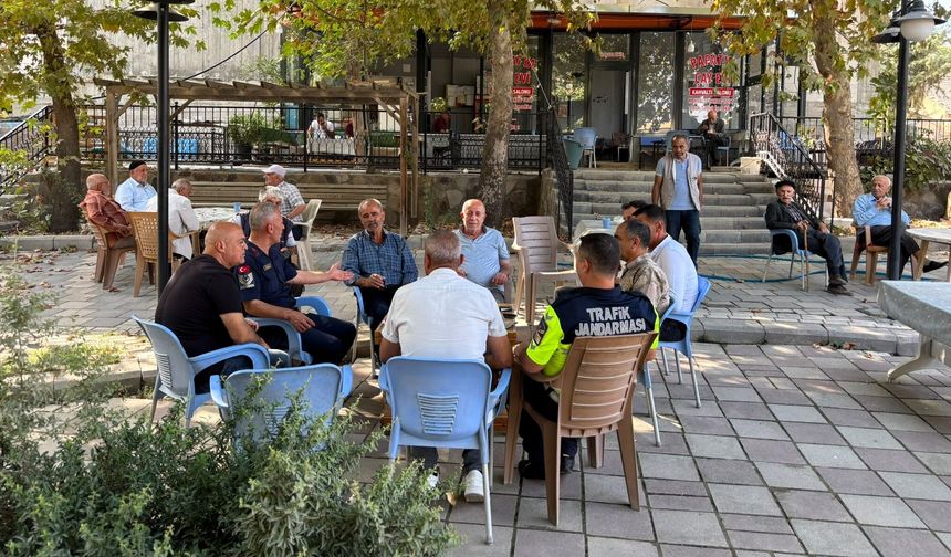 Dilek'te Vatandaşla kurduğu iletişimle takdir topluyor