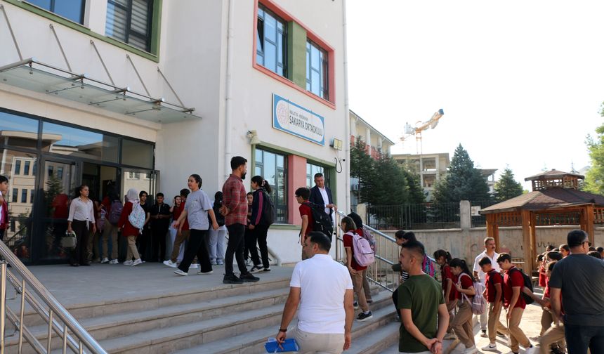 Hekimhan'da Bin 300 Öğrenci Ders Başı Yaptı