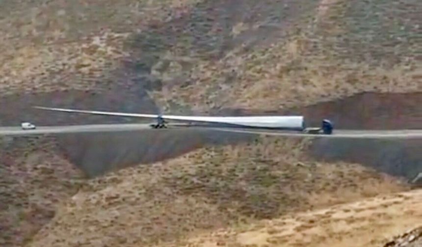 Malatya'da 81,5 Metrelik Dev Türbin Kanatları Taşındı