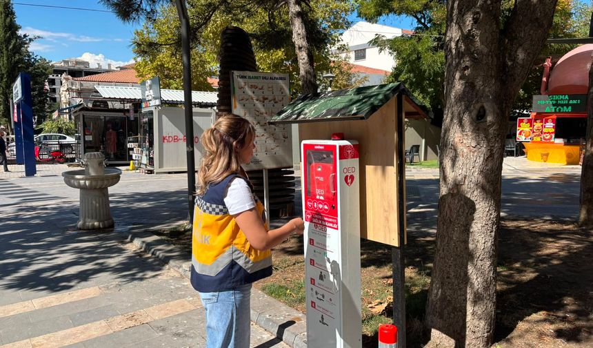 Malatya'da Ani Kalp Durmalarına Karşı 3 Noktaya Otomatik Şok Cihazı Yerleştirildi