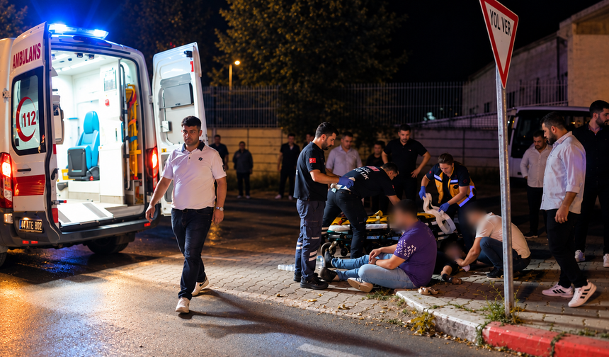 Malatya'da Minibüs Ağaca Çarptı: 2 Yaralı