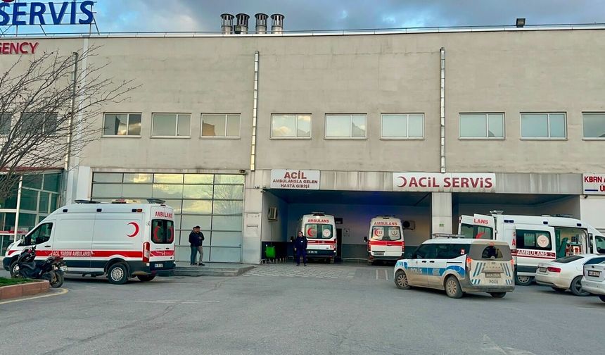 Yeşilyurt'ta İki Otomobil Çarpıştı: 4'ü Çocuk 5 Yaralı