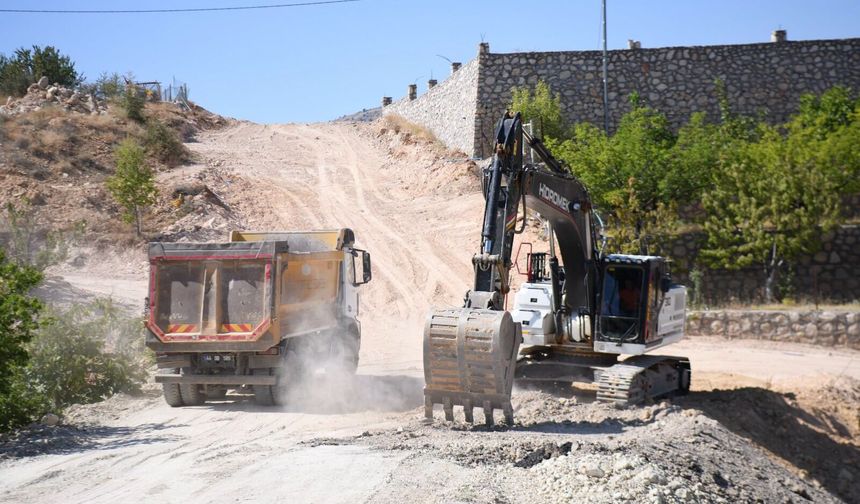 Yeşilyurt'ta Ulaşım Yatırımları Hız Kesmeden Sürüyor