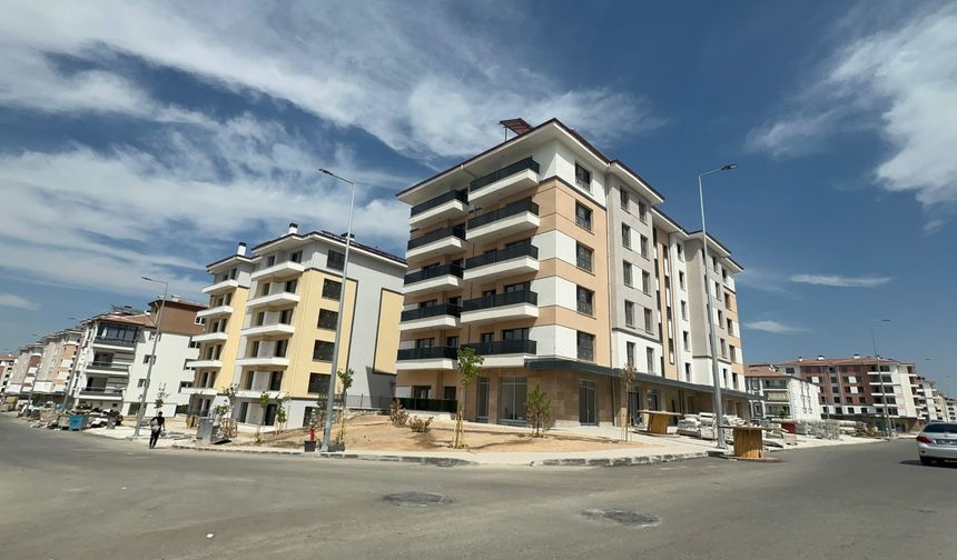 Zamanında Teslim Edilmeyen Konutlar, Depremzedeleri Mağdur Ediyor