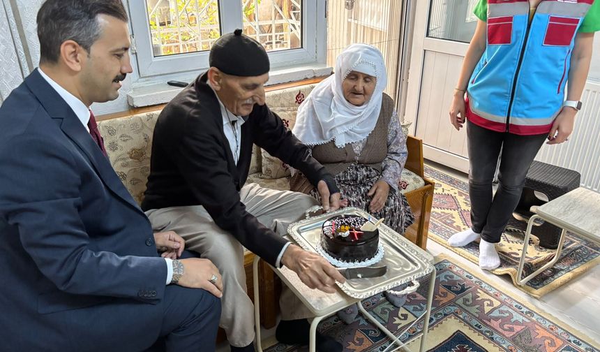 1 Ekim Dünya Yaşlılar Günü'nde 3 Yaşlıya Doğum Günü Sürprizi