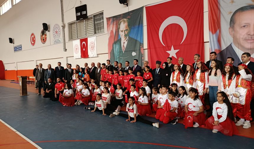 Darende'de Cumhuriyet Coşkusu Salona Sığmadı